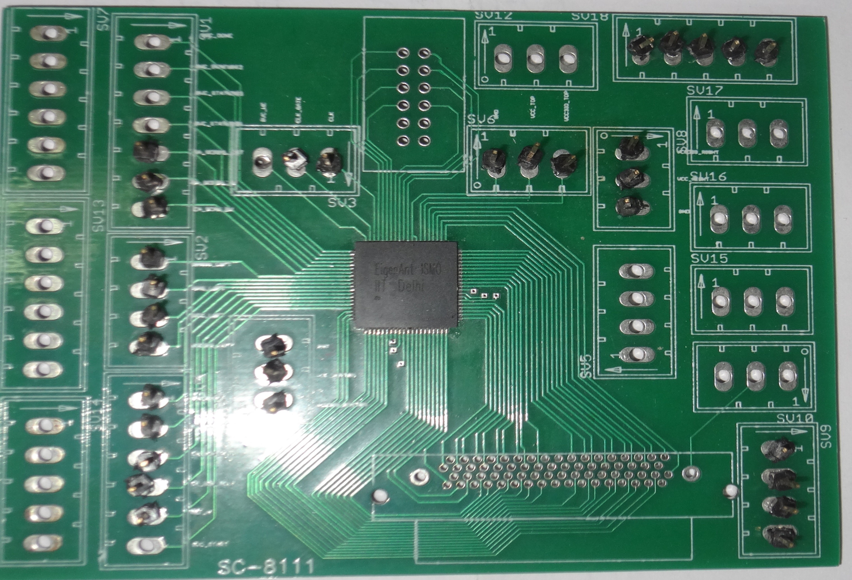 EigenAnt based distributed router chip mounted on a PCB
