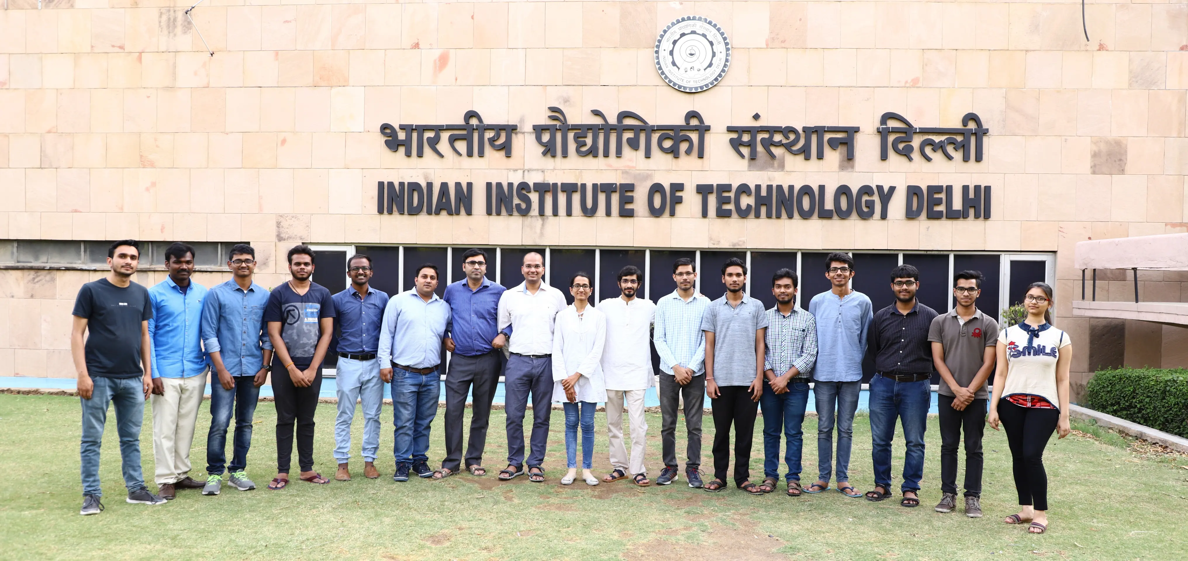 M3RG group photo in front of the IIT Delhi building